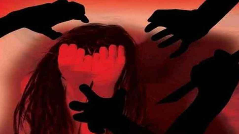 கோவையில் மாணவிக்கு பாலியல் பலாத்காரம்; 4 பேர் கைது கோவையில் மாணவிக்கு பாலியல் பலாத்காரம்; 4 பேர் கைது