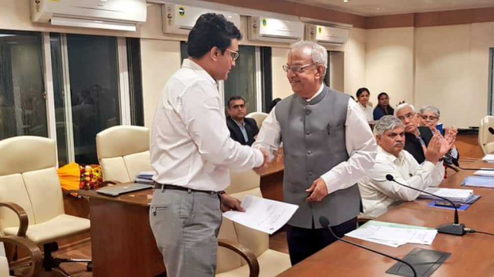 கங்குலி-யின் பதவிகாலத்தை நீட்டிக்க திட்டம்; BCCI கூட்டத்தில் முடிவு! கங்குலி-யின் பதவிகாலத்தை நீட்டிக்க திட்டம்; BCCI கூட்டத்தில் முடிவு!