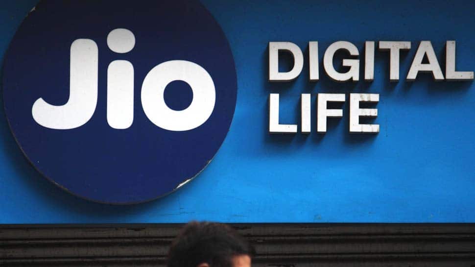 சேவை கட்டணத்தை 40% உயர்த்திய ரிலையன்ஸ் JIO; டிச.,6 முதல் அமல்!! சேவை கட்டணத்தை 40% உயர்த்திய ரிலையன்ஸ் JIO; டிச.,6 முதல் அமல்!!