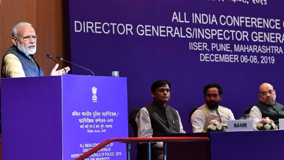 காவல்துறையினர் பெண்களின் பாதுகாப்பை உறுதி செய்ய வேண்டும் - மோடி! காவல்துறையினர் பெண்களின் பாதுகாப்பை உறுதி செய்ய வேண்டும் - மோடி!