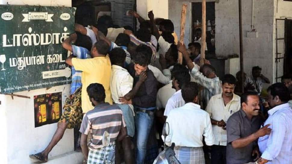 பொங்கல் விடுமுறையில் டாஸ்மாக் விற்பனை ரூ.605 கோடி; எச்சரிக்கும் சமூக ஆர்வலர்கள் பொங்கல் விடுமுறையில் டாஸ்மாக் விற்பனை ரூ.605 கோடி; எச்சரிக்கும் சமூக ஆர்வலர்கள்