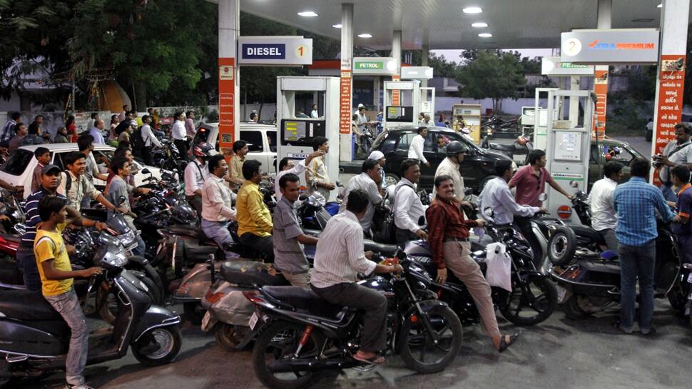 தொடர்ந்து ஏழாவது நாளாக பெட்ரோல் விலை இன்றும் குறைவு! தொடர்ந்து ஏழாவது நாளாக பெட்ரோல் விலை இன்றும் குறைவு!