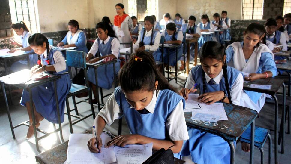 பள்ளி கல்வி செயல்திறன் பட்டியலில் கேரளா முதலிடம் பிடித்தது! பள்ளி கல்வி செயல்திறன் பட்டியலில் கேரளா முதலிடம் பிடித்தது!