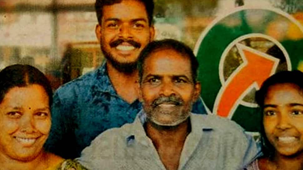 தினக்கூலி தொழிலாளிக்கு அடித்த ஜாக்பாட்.. ரூ .12 கோடி பரிசு தினக்கூலி தொழிலாளிக்கு அடித்த ஜாக்பாட்.. ரூ .12 கோடி பரிசு
