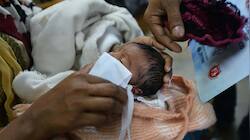 Covid-19 தொற்று உறுதி செய்யபட்ட அடுத்த நொடியில் குழந்தை பெற்ற பெண்!! 