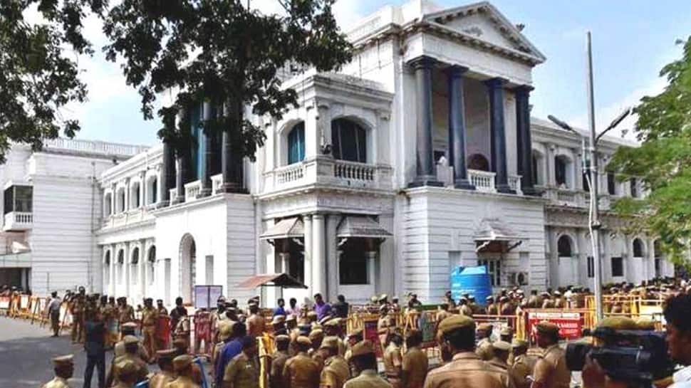 தமிழகத்தில் பெட்ரோல் பங்க் செயல்படும் நேரம் நீட்டிப்பு: தமிழக அரசு!! தமிழகத்தில் பெட்ரோல் பங்க் செயல்படும் நேரம் நீட்டிப்பு: தமிழக அரசு!!