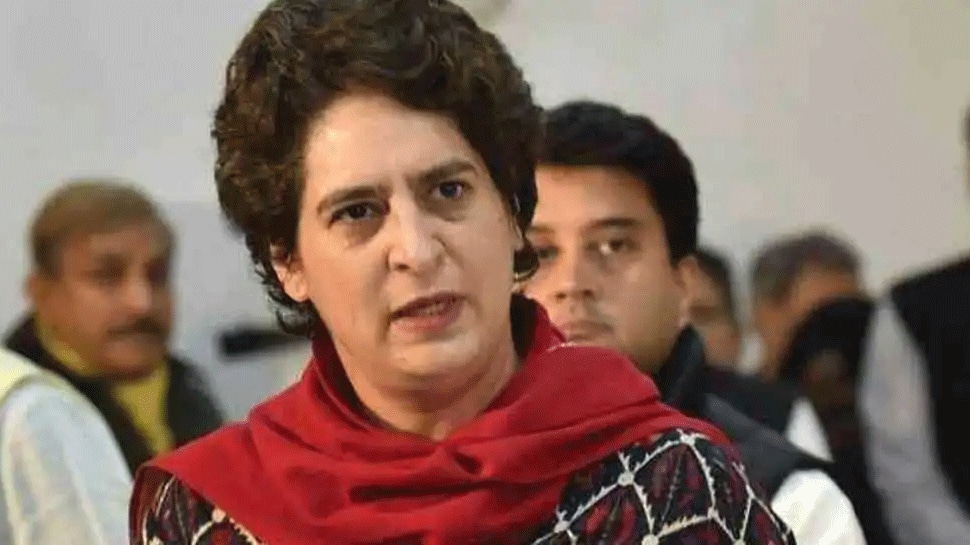 BJP கொடியை ஏற்றிக் கொள்ளுங்கள். ஆனால் அவர்களுக்கு உதவி செய்யுங்கள்: பிரியங்கா BJP கொடியை ஏற்றிக் கொள்ளுங்கள். ஆனால் அவர்களுக்கு உதவி செய்யுங்கள்: பிரியங்கா