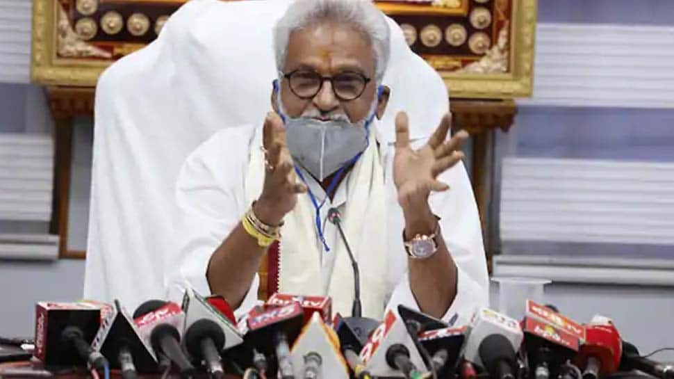 ஏழுமலையானை தரிசிக்க பக்தர்களுக்கு கட்டுப்பாடுகளை வெளியிட்ட தேவஸ்தானம்... ஏழுமலையானை தரிசிக்க பக்தர்களுக்கு கட்டுப்பாடுகளை வெளியிட்ட தேவஸ்தானம்...