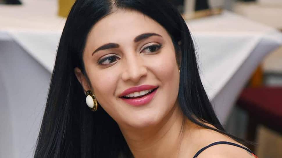 இன்ஸ்டாகிராமில் கசிந்தது ஸ்ருதி ஹாசனின் மாறுபட்ட புகைப்படம்... இன்ஸ்டாகிராமில் கசிந்தது ஸ்ருதி ஹாசனின் மாறுபட்ட புகைப்படம்...