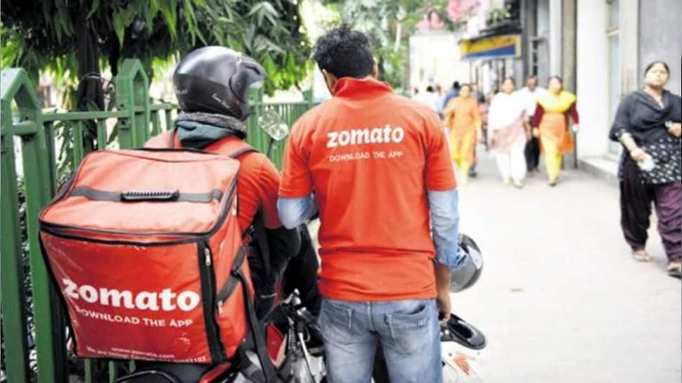 லடாக் விவகாரத்தில் வலுக்கும் போராட்டம்; Zomato சீருடையை கிழித்தெறியும் ஊழியர்கள்... லடாக் விவகாரத்தில் வலுக்கும் போராட்டம்; Zomato சீருடையை கிழித்தெறியும் ஊழியர்கள்...