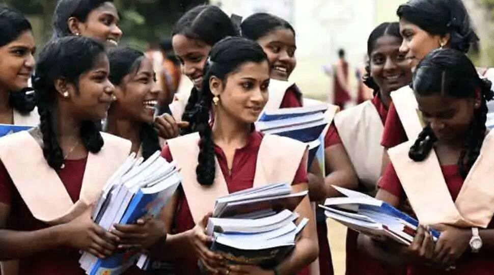 கட்டணம் செலுத்த பெற்றோரை கட்டாயப்படுத்த வேண்டாம்: தனியார் பள்ளிகளுக்கு TN அரசு தகவல் கட்டணம் செலுத்த பெற்றோரை கட்டாயப்படுத்த வேண்டாம்: தனியார் பள்ளிகளுக்கு TN அரசு தகவல்