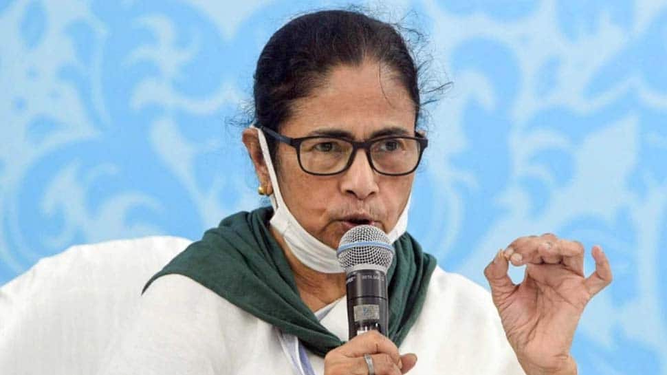 மேற்குவங்கத்தில் ஜூன் 2021 வரை இலவச ரேஷன் பொருட்கள் வழங்கப்படும்: மம்தா மேற்குவங்கத்தில் ஜூன் 2021 வரை இலவச ரேஷன் பொருட்கள் வழங்கப்படும்: மம்தா