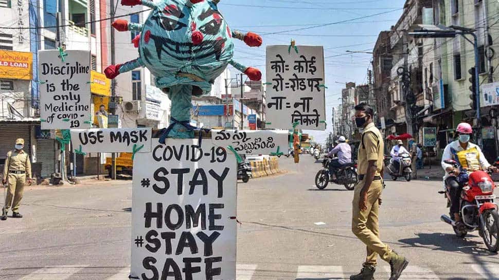COVID-19 காற்றின் மூலம் பரவுகிறது என்பதற்கான ஆதாரம் பெருகி வருகிறது: WHO COVID-19 காற்றின் மூலம் பரவுகிறது என்பதற்கான ஆதாரம் பெருகி வருகிறது: WHO