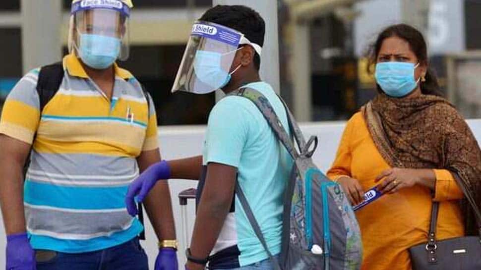 கொரோனா சமூக பரவலாக மாறிவிட்டது என உண்மையை ஒப்புக்கொண்ட அமைச்சர்... கொரோனா சமூக பரவலாக மாறிவிட்டது என உண்மையை ஒப்புக்கொண்ட அமைச்சர்...