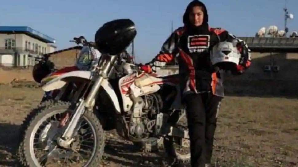 Afghan: தலிபான்களையும் மீறி motocross இளம்பெண் பைக்கர் சாதித்தது என்ன தெரியுமா? Afghan: தலிபான்களையும் மீறி motocross இளம்பெண் பைக்கர் சாதித்தது என்ன தெரியுமா?