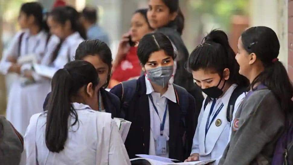 SSLC Result 2020: மாவட்டம் வாரியாக முதலிடம் பெற்ற மாணவருக்கு ₹ 1 லட்சம் பரிசு!! SSLC Result 2020: மாவட்டம் வாரியாக முதலிடம் பெற்ற மாணவருக்கு ₹ 1 லட்சம் பரிசு!!
