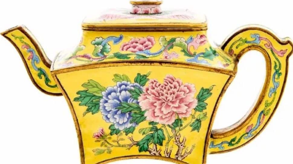 அட…வீட்ட சுத்தம் செஞ்சப்ப Tea-Pot வடிவத்துல அடிச்ச 95 லட்சம் Jackpot!! அட…வீட்ட சுத்தம் செஞ்சப்ப Tea-Pot வடிவத்துல அடிச்ச 95 லட்சம் Jackpot!!