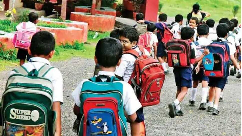 பெற்றோர், மாணவர்களை ஆலோசிக்காமல் பள்ளிகள் திறக்கப்படாது: அமைச்சர் செங்கோட்டையன் பெற்றோர், மாணவர்களை ஆலோசிக்காமல் பள்ளிகள் திறக்கப்படாது: அமைச்சர் செங்கோட்டையன்