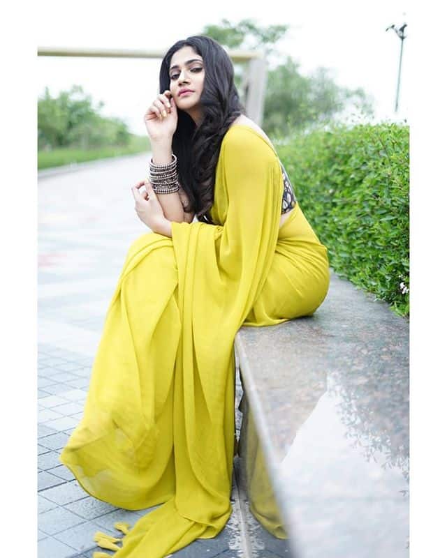 Actress Losliya Mariyanesan Latest Photos | ஈழத்து அழகி ...