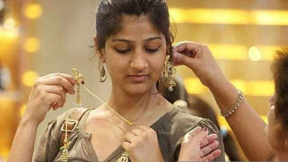 gold-becomes-cheaper-by-6-thousand-rupees-know-what-is-the-price-today