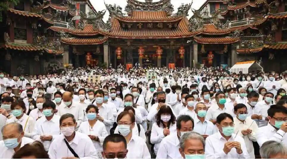 வரலாறு காணாத வறட்சி; துயர் தீர்க்க கடல் அன்னையிடம் சரணடையும் மக்கள்