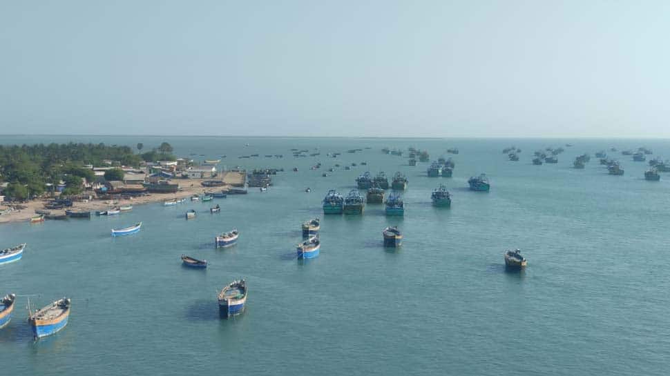 Tamil Nadu: Sri Lankan Navy fires Indian Fishermen makes chaos | Tamil Nadu: இந்திய மீனவர்கள் மீது இலங்கை கடற்படை துப்பாக்கிச்சூடு - Vimarsana News