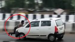 அதிர்ச்சியை ஏற்படுத்திய வீடியோ: காரின் போனட்டில் தொங்கியபடி செல்லும் நபர்