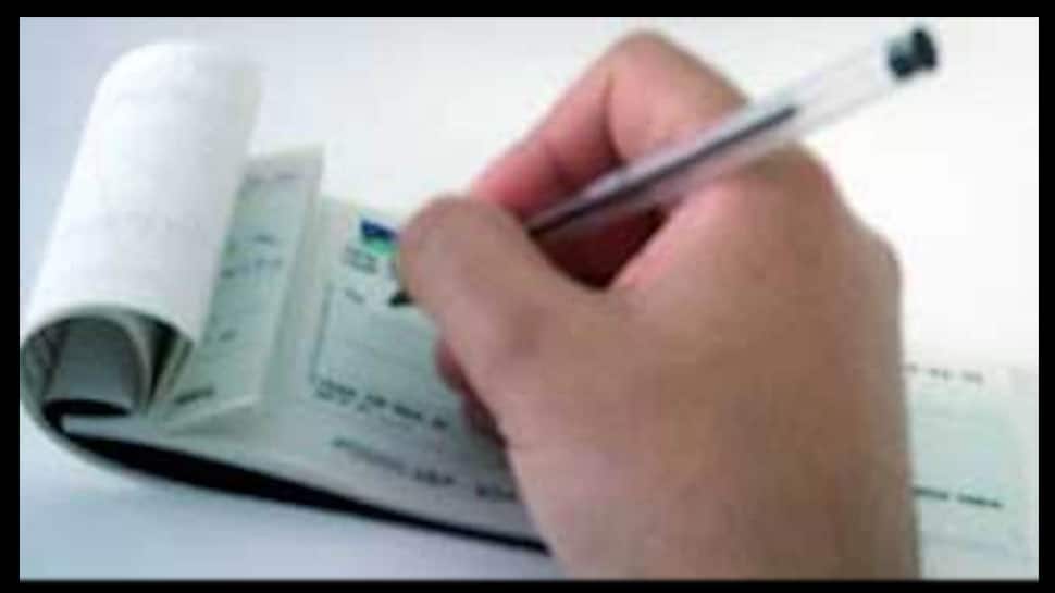 RBI New Rule:வங்கியில் காசோலை செலுத்துவதற்கு முன்பு இதை கவனியுங்கள்! இல்லையெனில் உங்களுக்கு இழப்பு RBI New Rule:வங்கியில் காசோலை செலுத்துவதற்கு முன்பு இதை கவனியுங்கள்! இல்லையெனில் உங்களுக்கு இழப்பு