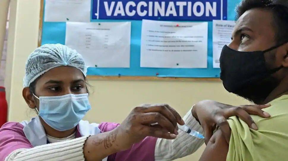 Shocking news! Anti-rabies injection instead of COVID vaccine | கொரோனா தடுப்பூசிக்கு பதில் ரேபிஸ் எதிர்ப்பு ஊசி; டாக்டர், செவிலியர் இடைநீக்கம் - Vimarsana News