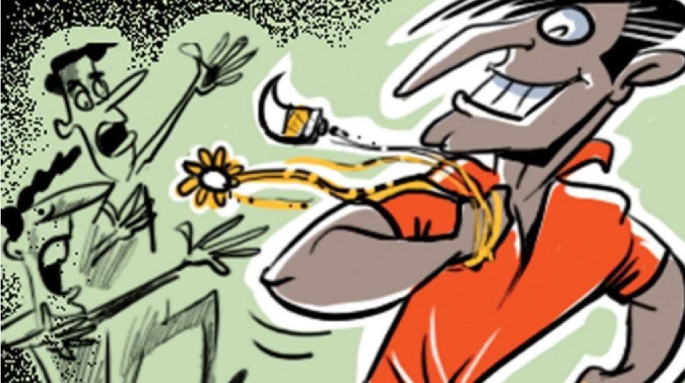 திருமண பத்திரிக்கை வைப்பதாக வந்து திட்டம் போட்டு திருடிய தம்பதி!