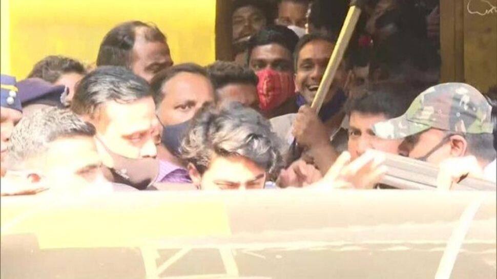 Watch: ஜாமீனில் விடுதலை ஆனார் ஷாருக்கானின் மகன் ஆர்யன் கான்