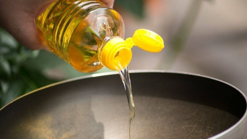 Edible Oil Price: பண்டிகை காலத்தில் பளிச் செய்தி, சமையல் எண்ணெய் விலை குறைந்தது