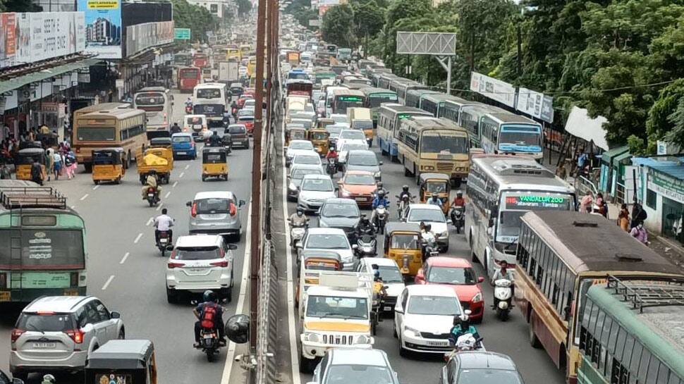 ஸ்தம்பித்தது சென்னை! நீண்ட நேரம் வரிசை கட்டி நிற்கும் வாகங்கள்!