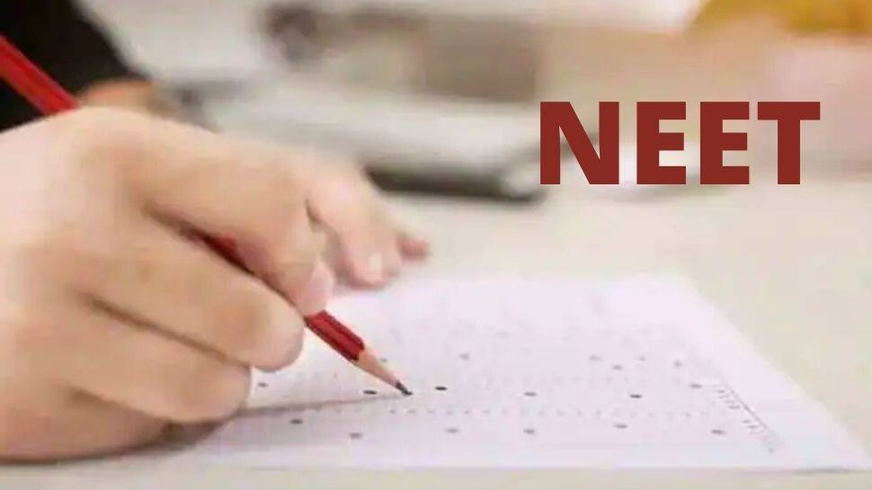 நீட் எட்டாக்கனி அல்ல: சாதித்துக் காட்டிய தமிழக அரசு பள்ளி மாணவி