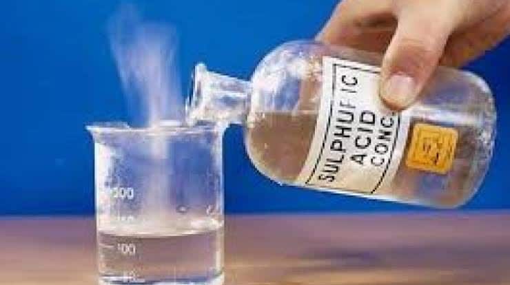 சிறுவர்கள் பட்டாசு வெடித்து தொந்தரவு செய்ததால் ஆசிட் வீசிய நபர்!