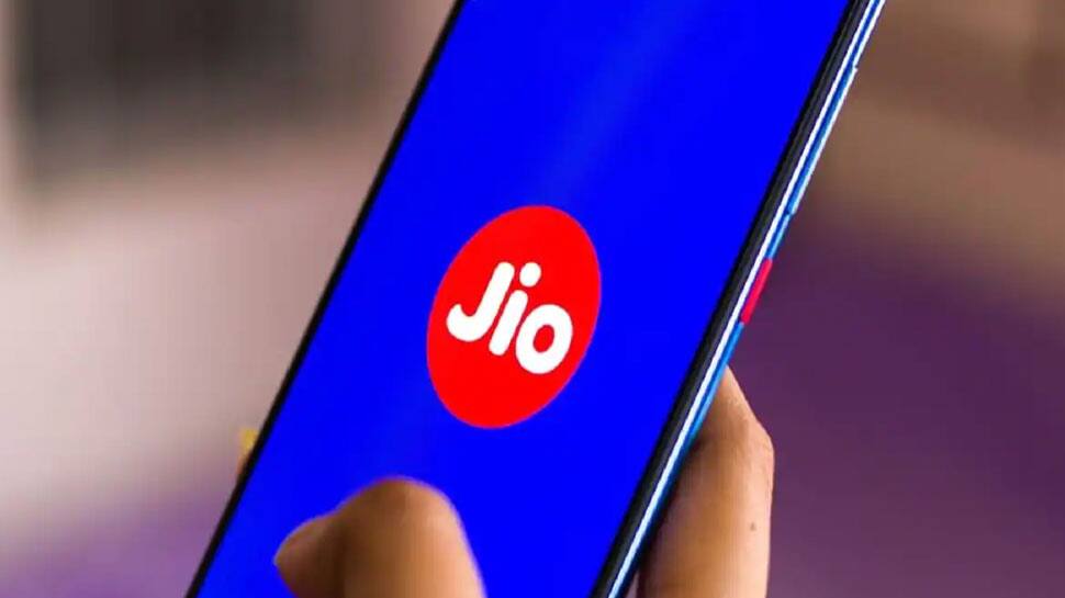 தனிவழியில் Jio, வியப்பில் Airtel மற்றும் Vodafone Idea
