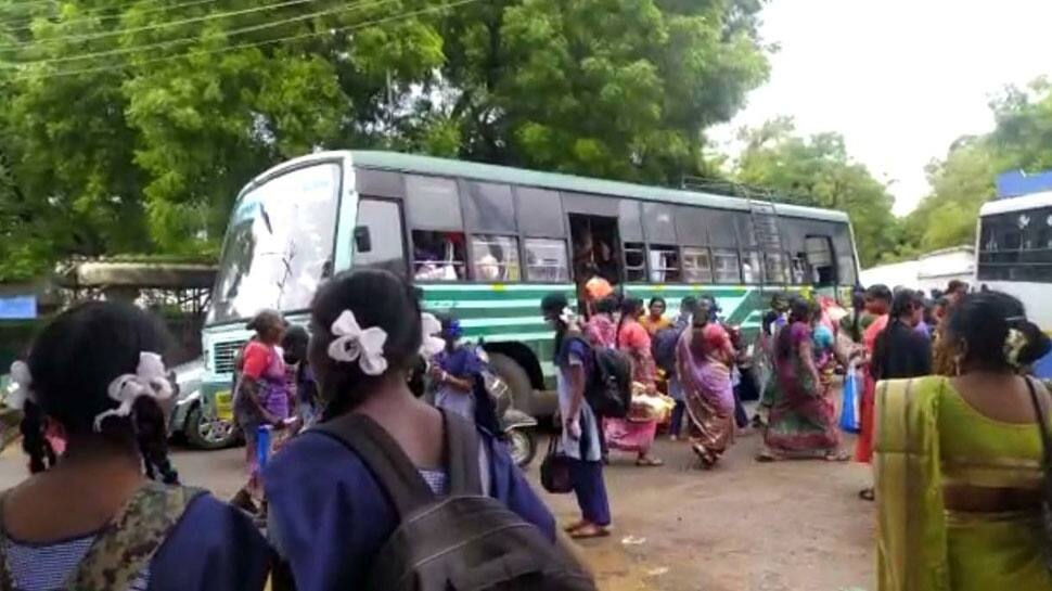 பேருந்தில் மாணவர்களின் பீதி கிளப்பும் பயணம்: கூட்டு நடவடிக்கையால் கிடைத்தது தீர்வு