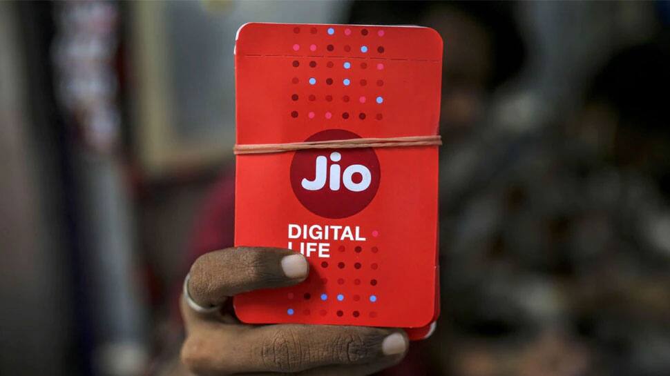 Jio அளித்த அதிர்ச்சி: அடுத்தடுத்து ரீசார்ஜ் திட்டங்களின் கட்டணங்களில் அதிகரிப்பு