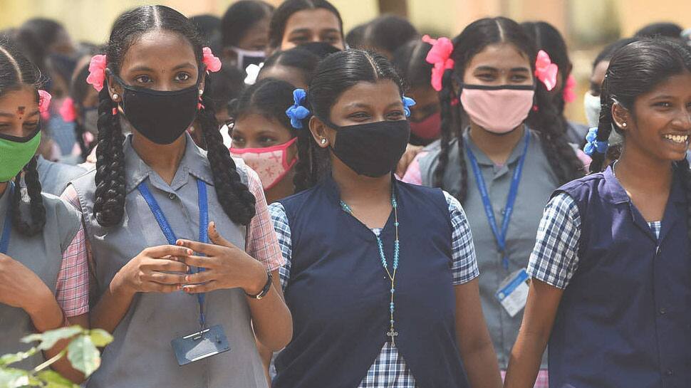 பொள்ளாச்சி அரசு மேல்நிலைப்பள்ளியில் 6 மாணவர்களுக்கு கொரோனா தொற்று