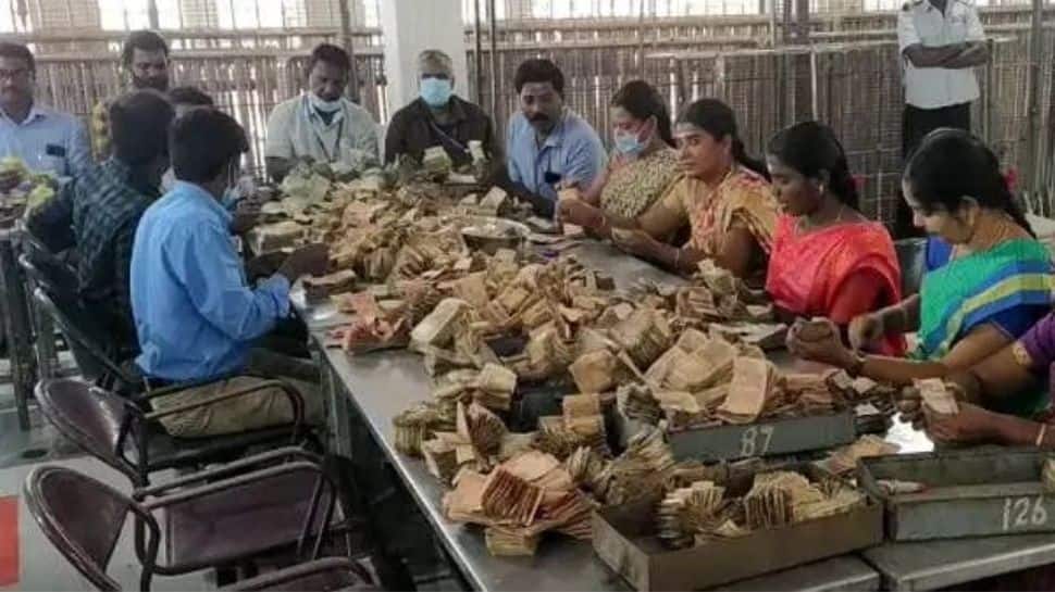 பழனியாண்டவனிடம் ஆட்டைய போட்ட ஊழியர்.. சிசிடிவி வடிவில் சிக்க வைத்த முருகன்