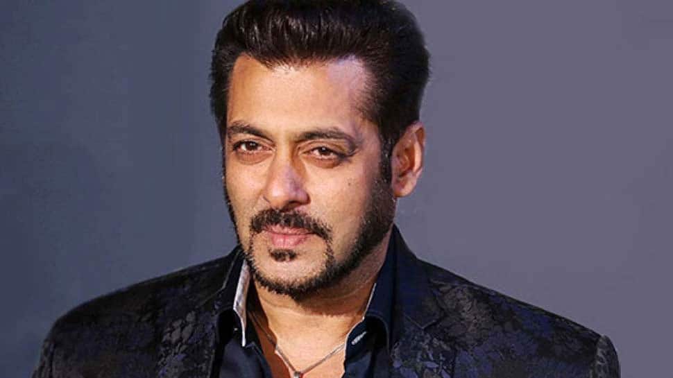 சல்மான் கானை பாம்பு கடித்தது: இப்போது எப்படி உள்ளார்? கவலையில் ரசிகர்கள்!!