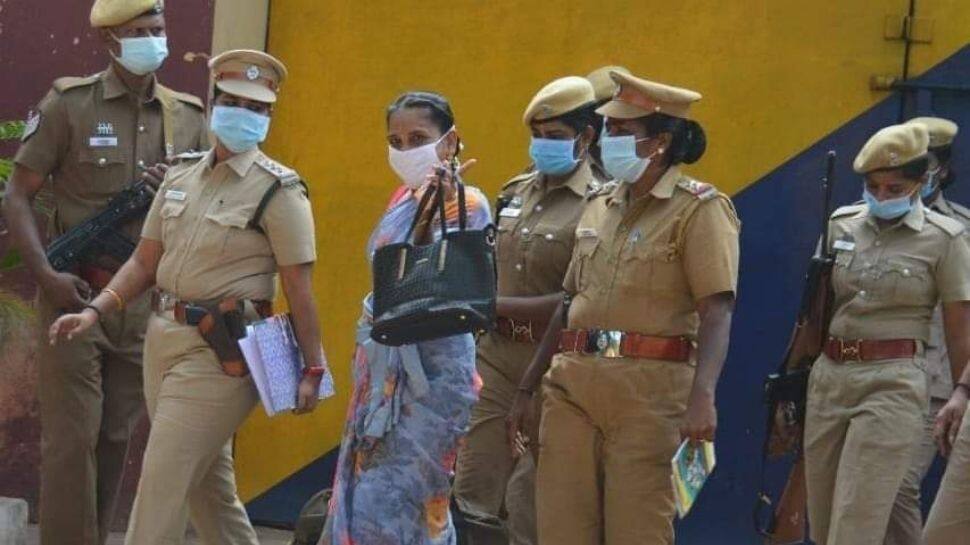 ஒருமாத பரோலில் வெளியே வந்த நளினி..! கண்ணீர்மல்க வரவேற்ற தாய்