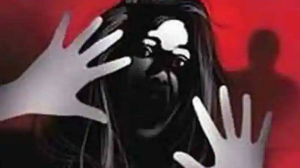 https://tamil.cdn.zeenews.com/tamil/sites/default/files/2021/12/27/207060-mur-new.jpg