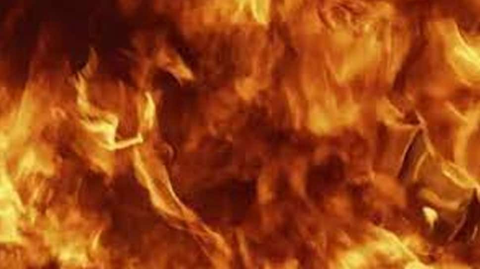 சிவகாசி அருகே ஏற்பட்ட பட்டாசு ஆலை வெடி விபத்தில் 4 பேர் உயிரிழப்பு 8 பேர் காயம்.