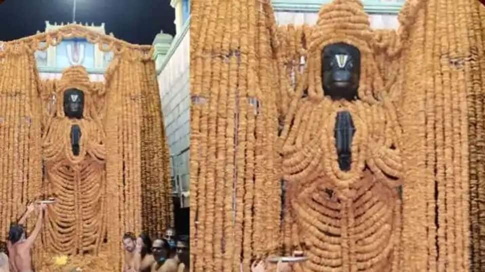 அனுமன் ஜெயந்தியை முன்னிட்டு ஆஞ்சநேயருக்கு 1 லட்சத்து 8 வடைமாலை
