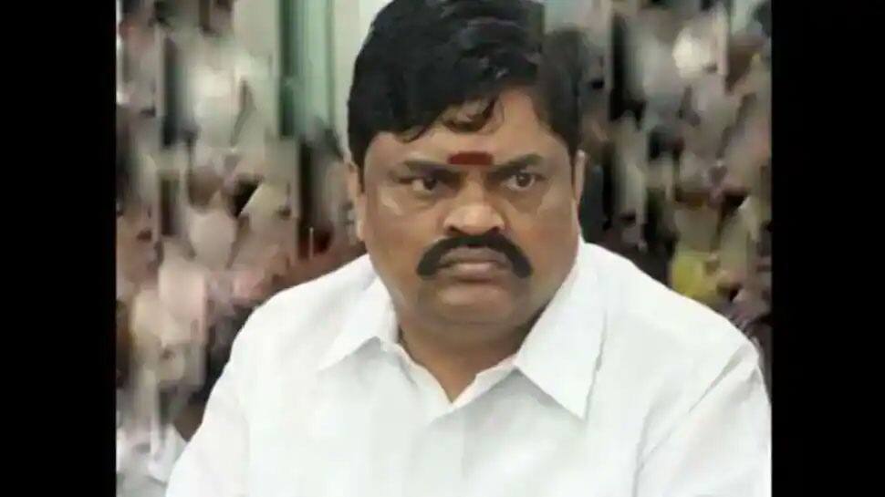 தலைமறைவாக இருந்த அதிமுக முன்னாள் அமைச்சர் ராஜேந்திர பாலாஜி கைது 