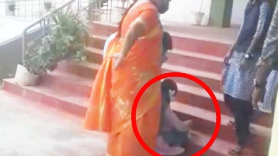 விழுப்புரம்; தடுப்பூசி போட்டுகொண்ட மாணவி மயக்கம்..!