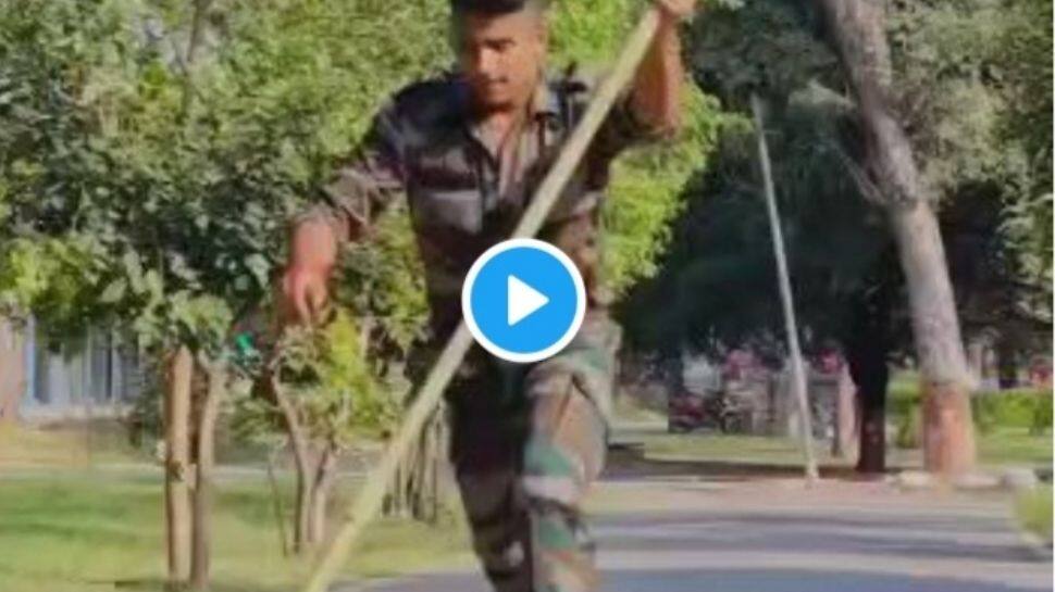 'அந்தரத்தில் நிற்கும் ராணுவ வீரர்' ஒற்றை குச்சியில் சாகசம்: Viral video