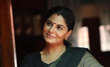 கோலிவுட்டின் அழகான அம்மாவாக வலம் வரும் ஆஷா சரத்! 