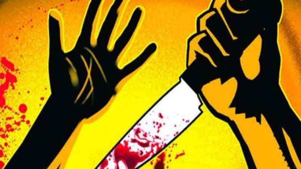 BJP man stabbed after he resisted rowdyism by 3 youths in Dindigul |  மதுபோதையில் கத்தியைக் காட்டி பிரச்சனை: தட்டிக் கேட்ட பாஜக பிரமுகருக்கு  கத்திக்குத்து | Tamil Nadu News in Tamil